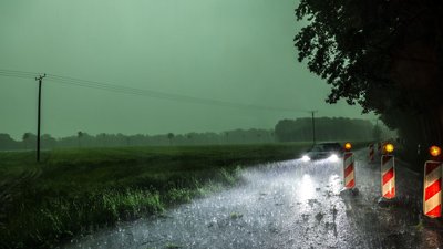 Gewitter mit Starkregen nach Hitze in Nordrhein-Westfalen.