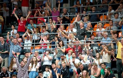 Grund zum Jubel gibt es derzeit kaum beim HC Einheit Plauen. Die Sporthallen wurden geschlossen und der Spielbetrieb in der Mitteldeutschen Handball-Oberliga unterbrochen. Scharfe Kritik für diese Entscheidung gibt es vom Einheit-Vorstand und wohl auch von den Plauener Fans. 