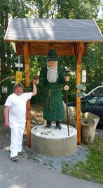 Heile Welt: der Moosmaa vor der Zerstörung. Daneben: Thomas Hergert.