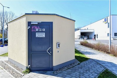 Die öffentliche Toilette am Park der Generationen in Freiberg ist behindertengerecht. Sie ist von 9 bis 19 Uhr geöffnet, die Nutzung kostet 0,50 Euro. 