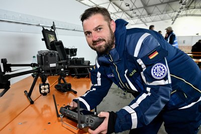 Alexander Haase vom Ortsverband Annaberg war kürzlich bei einer Kuh-Suche per Drohne beteiligt.