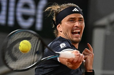 Alexander Zverev in Aktion gegen Quentin Halys bei den French Open.