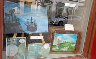 Schaufenster an der Weingasse.