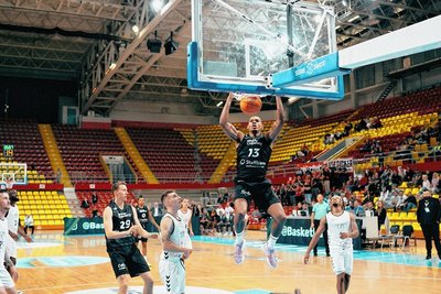 Shonn Miller dunkt in Skopje ein. 