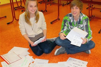 Mit Danielle Dörfelt 2012 bei der Vorbereitung einer Schülerdemo in Neumark.