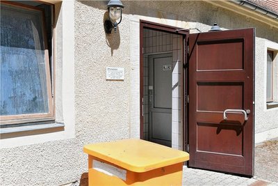Besucher-WC auf dem Donatsfriedhof in Freiberg hat von April bis September 8 bis 19 Uhr, sonst 8 bis 17 Uhr geöffnet. Es ist nicht barrierefrei. 