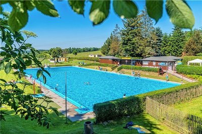 Das Schwimmbad in Lengefeld soll noch vor der nächsten Freibadsaison saniert werden. Die Instandsetzung des Beckens wird voraussichtlich 150.000 Euro kosten. 