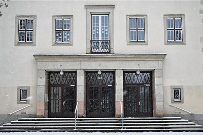 Das Gebäude der Annenschule im Chemnitzer Reitbahnviertel könnte künftig eine besondere Schule beherbergen. Doch Voraussetzung für den Einzug der Kooperationsschule wäre der Auszug einer Grund- und einer Oberschule, die den Komplex derzeit gemeinsam nutzen. Das war im Falle der Grundschule noch bis vor kurzem kein Thema.