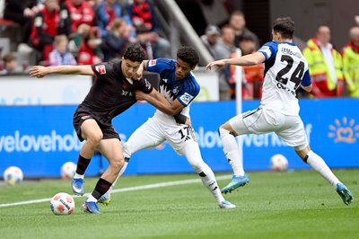 Kampf um den Ball: Leverkusen war gegen den HSV gefordert.