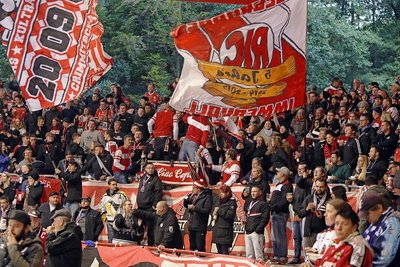 Die Fans der Eispiraten senden ein klares Zeichen: Hier ist kein Platz für Störenfriede. Foto: Andreas Kretschel