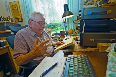 Berthold Reichel gestaltet dienstags die Mundartrunde der Funkamateure des Erzgebirges.