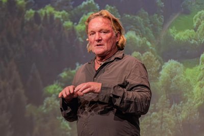 Der bekannte Tier-Dokumentarfilmer Andreas Kieling hielt beim Weltblicke-Festival in Plauen einen Vortrag über die Tierwelt in Alaska und in den Wäldern der Eifel.