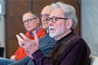"Es ist unerträglich, wenn dich plötzlich ein älterer Mann umarmt, dich mit Zungenküssen bestürmt, dir in die Hose fährt", sagt Matthias Uhlich (rechts, mit Stephan Reichel und Michael Martin). 