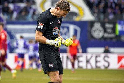 Während Philipp Klewin bei seinem einzigen Spiel für Aue in dieser Saison einen Sieg bejubeln durfte ...