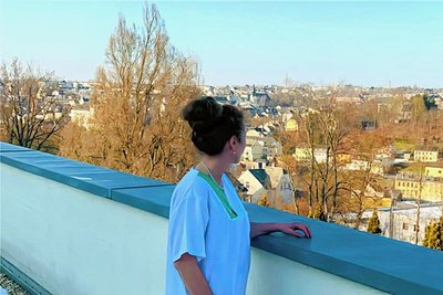 Jeder kurze Blick auf die Stadt von der Wintergartenterrasse der Station 7 aus ist jetzt für sie wie ein Abschied. 