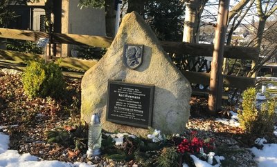 Das Denk- und Mahnmal für den bei der Luftschlacht am 11. September 1944 in Thum abgestürzten Jagdflieger Karl Kleemann. 