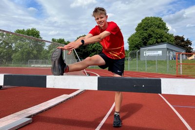 Diego Molnar hat seine leichtathletische Grundausbildung beim SV Sachsenring Hohenstein-Ernstthal erhalten. Seit zwei Jahren trainiert er in Zwickau und startet seit Jahresbeginn auch für den SV Vorwärts.