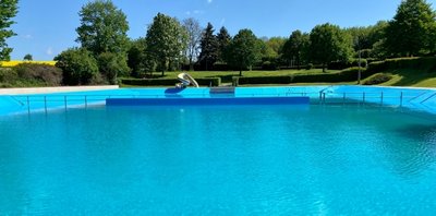 Ab diesem Wochenende können die Besucher des Freibades in Vollmershain wieder ins Wasser springen. 