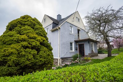 Das Häuschen der Schneiders in Meinersdorf. Das Ehepaar wird vor Gericht von Tochter Effi Seifert vertreten.