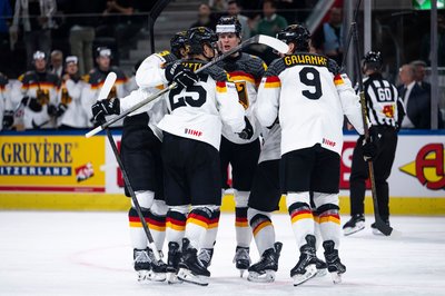 Das deutsche Eishockey-Team trat gegen die USA verbessert auf. 