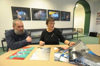 Rosemarie Drews im Gespräch mit Künstler