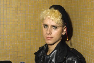 Martin L. Gore: Gitarre, Keyboard, Synthesizer, Bass, Gesang