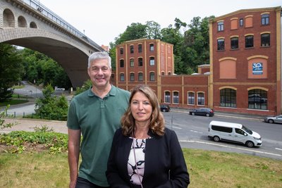 Annett Schmidt, Chefin der Fördergesellschaft für berufliche Bildung Plauen-Vogtland, verabschiedet sich in den Vorruhestand. Ihr Nachfolger ist der bisherige Leiter der Volkshochschule, Lutz Brendel.