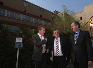 Lunzenaus Bürgermeister Ronny Hofmann, Landesdirektionspräsident Karl Noltze und CDU-Landtagsabgeordneter Thomas Schmidt