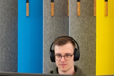 Das „Du“ ist bei Staffbase quasi obligatorisch. Im Foto: Mitarbeiter Falk Puschner.