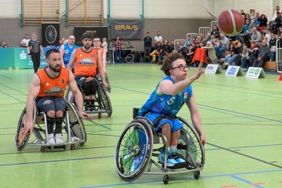Das Foto zeigt Lachlin Dalton beim Fastbreak im Meisterschaftsfinale.