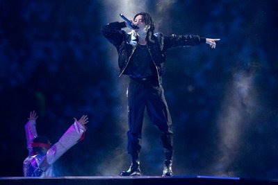 BTS (Bangtan Boys), im Bild Frontmann Jung Kook, gilt als eine der bekanntesten Boygroups des K-Pop-Kosmos. Zu ihren Songs wird garantiert auch getanzt!