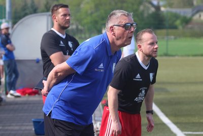 Und plötzlich im Endspiel: Flöhas Trainer Michael Siegel (v.) und Udo Schauer mussten in der Schlussphase noch zittern.