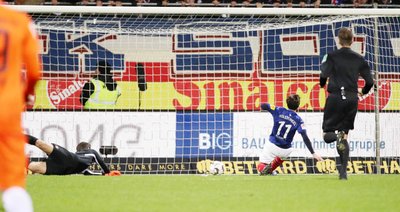  Masaya Okugawa erzielt den Treffer zum 4:1 für Kiel.