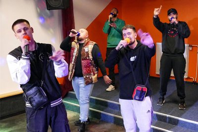 Mit seinen fünf Bandkollegen probt Egor Strunewski alias Rushn hier gerade im Zschopauer Jugendclub High-Point, um am Samstag dort bei der letzten Blockparty einen perfekten Auftritt hinzulegen.