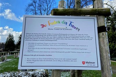 Schwarz bringen die meisten Menschen mit Trauer in Verbindung. Aber die Farbpalette ist breit. 