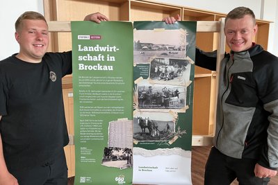 Nick Konrad und Franz Müller kümmerten sich um Inhaltliches und alles Handwerkliche - den Bau der Vitrinen zum Beispiel.