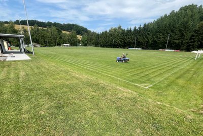 Die Mitglieder des SV Rotation Göritzhain haben die heimische Spielstätte in dieser Woche für das CFC-Spiel flottgemacht.