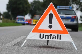 85-jähriger Autofahrer verursacht in Reichenbach größeren Auffahrunfall - Einen Unfall gab es am Dienstagnachmittag in Reichenbach.