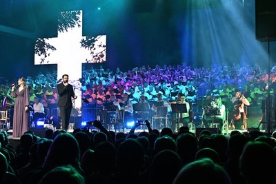 Knapp 3600 Zuschauerinnen und Zuschauer verfolgten in der Chemnitzer Messe die „7 Worte vom Kreuz“.