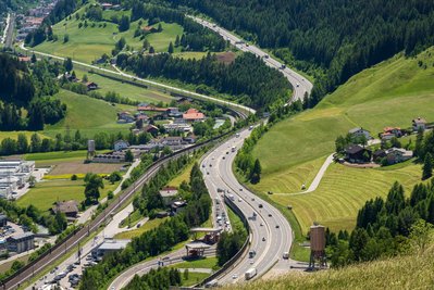 Die Brenner-Autobahn ist die verkehrsreichste Nord-Süd-Verbindung der Alpen.