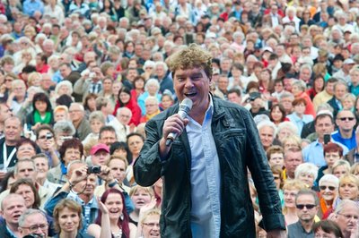 Sorgte für ausgelassene Stimmung: Frank Schöbel