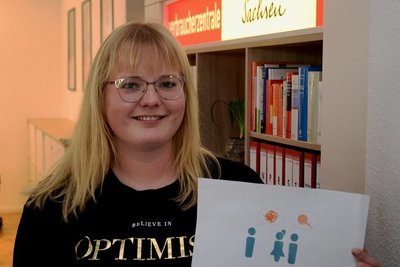 Maxi Huster berät in der Verbraucherzentrale.