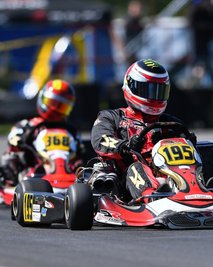 Neben Elektrofahrzeugen fahren auch Renn-Karts wie dieses sowie Minibikes auf der Strecke der Motorsportarena. 