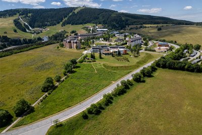 Das Elldus Resort in Oberwiesenthal, hier ein Foto aus dem Sommer 2023, war laut Aussage der Marketingleiterin auf die Proteste der Bauern vorbereitet.