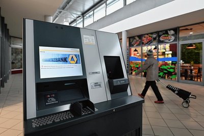 Ein Automat der Commerzbank steht bereits im Muldecenter. Doch noch ist er außer Betrieb.