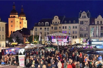 Der Plauener Frühling sorgt stets für viel Publikum auf dem Altmarkt. 