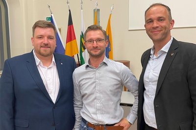 Das sind die drei ehrenamtlichen Stellvertreter des OB: Oliver Großpietzsch (3. Stellvertreter), Randy Neidhardt (1.) und Marcus Fritsch (2.). Die AfD ging leer aus.