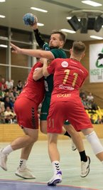 Kaum ein Durchkommen: Auch Jens Tieken tat sich gegen Pirna wie alle seine HSG-Teamkollegen schwer. 