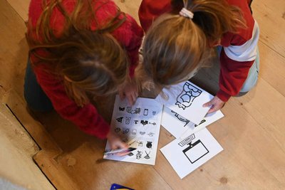 Beim Märchenbingo war das Finden von Symbolen wichtig. .