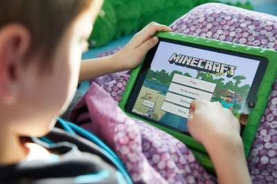 Eigene Welten bauen und bespielen - aber mit Regeln. Das ist online wie offline gut.